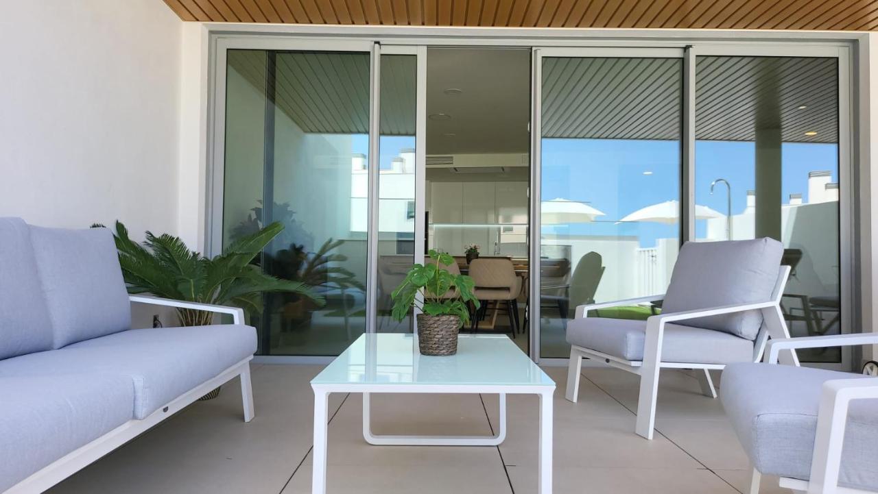 High End Large Ground Floor With Luxury Private Pool And Sea Views *