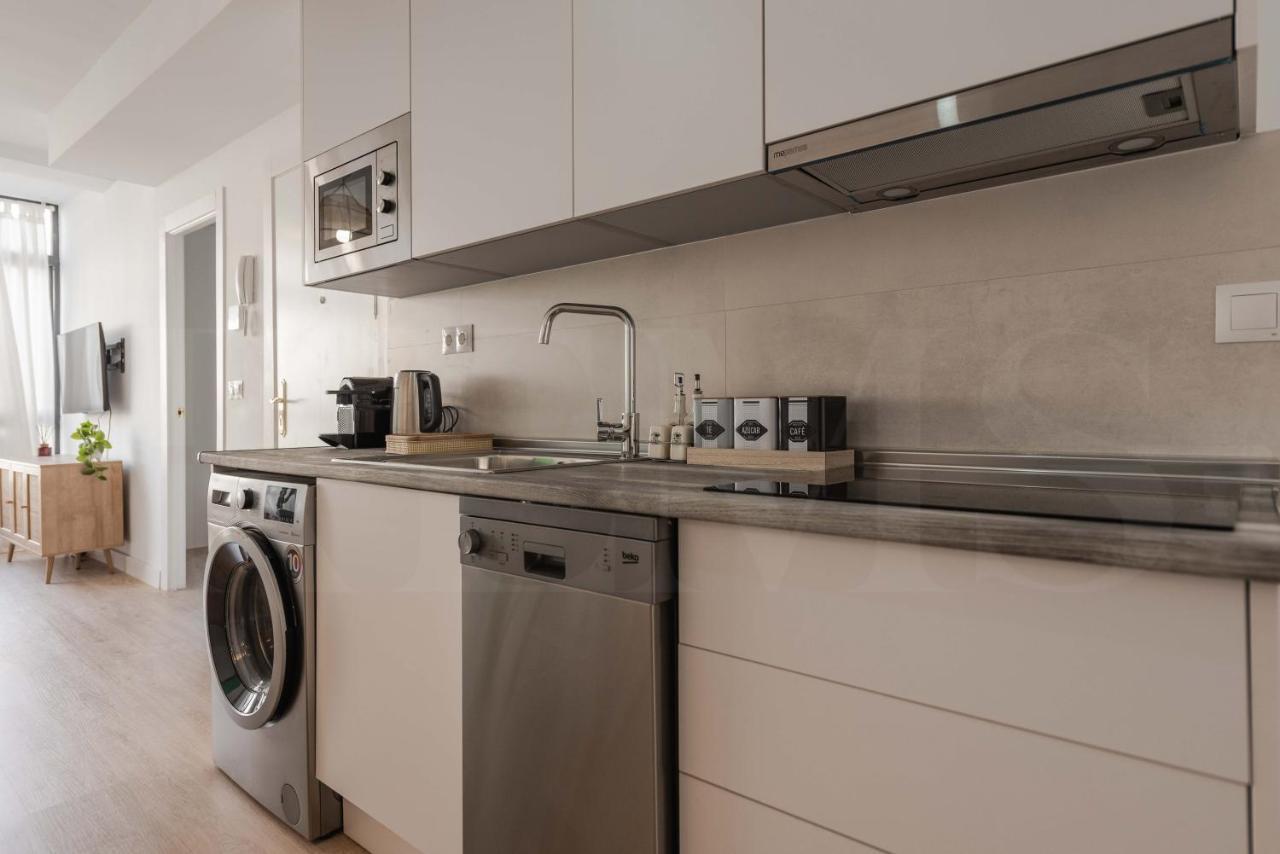 Peaceful & Bright With Patio - Center Apartment *