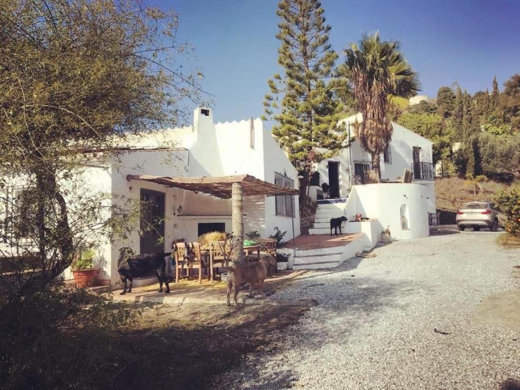 Stunning 3 Bed Finca With Attached 2 Bed Casita With Sea And Mountain Views Málaga