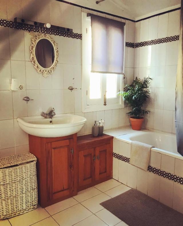 Stunning 3 Bed Finca With Attached 2 Bed Casita With Sea And Mountain Views Málaga