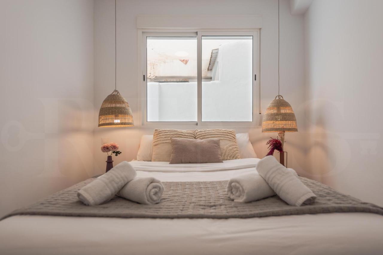 Peaceful & Bright With Patio - Center Apartment Malaga