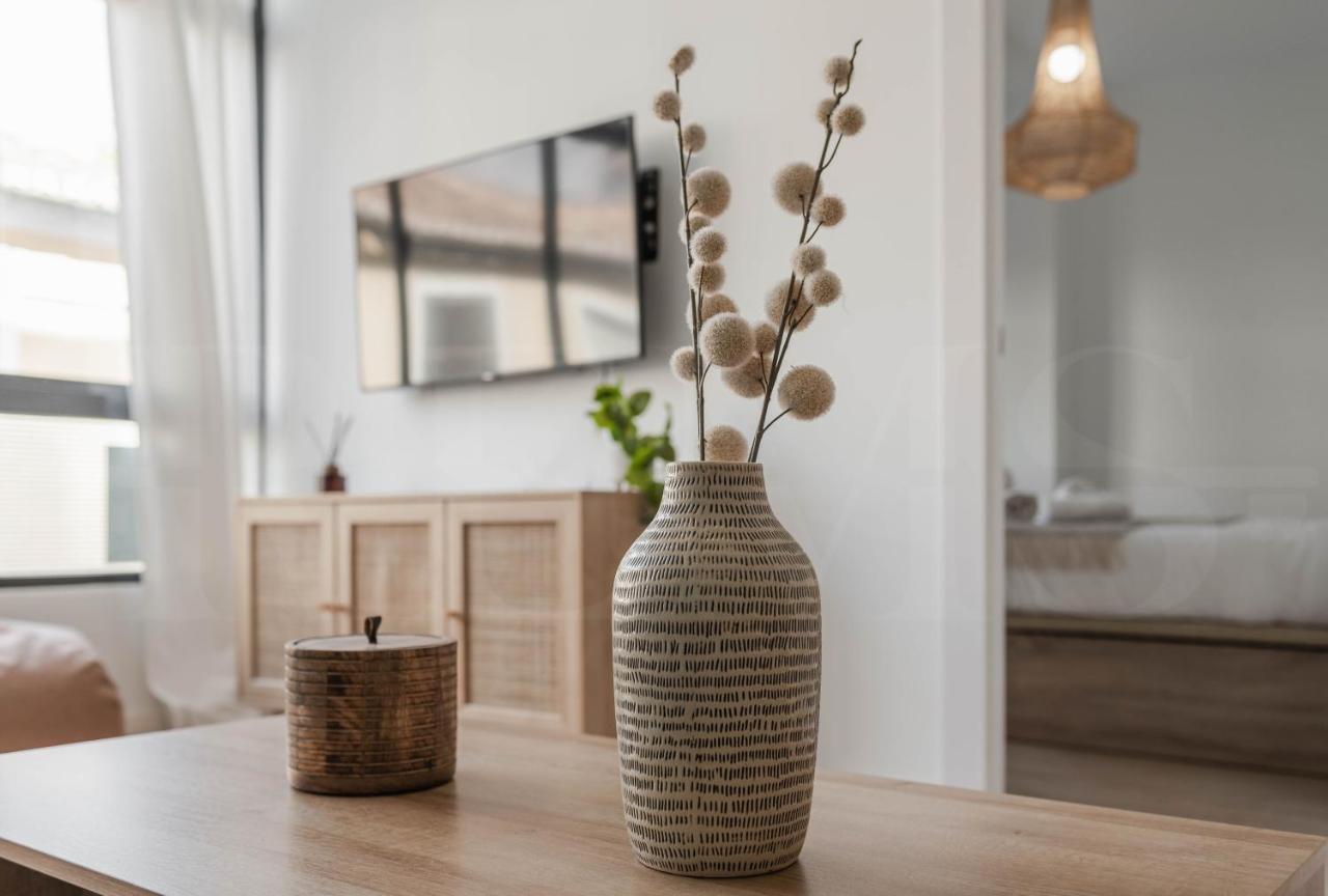 Apartment Peaceful & Bright With Patio - Center