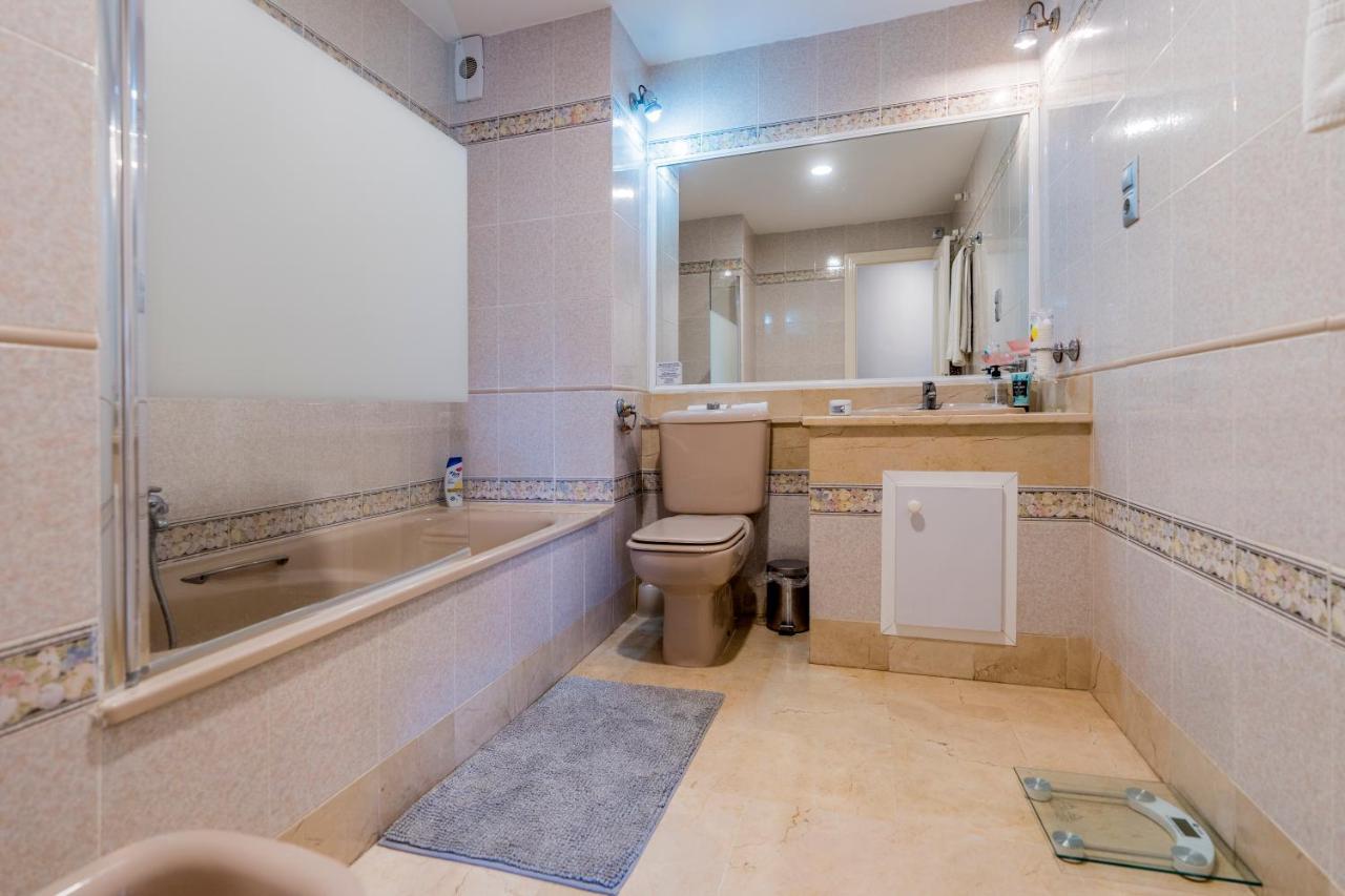 Beautiful 2 Bed With Pool And Golf Views Apartamento *