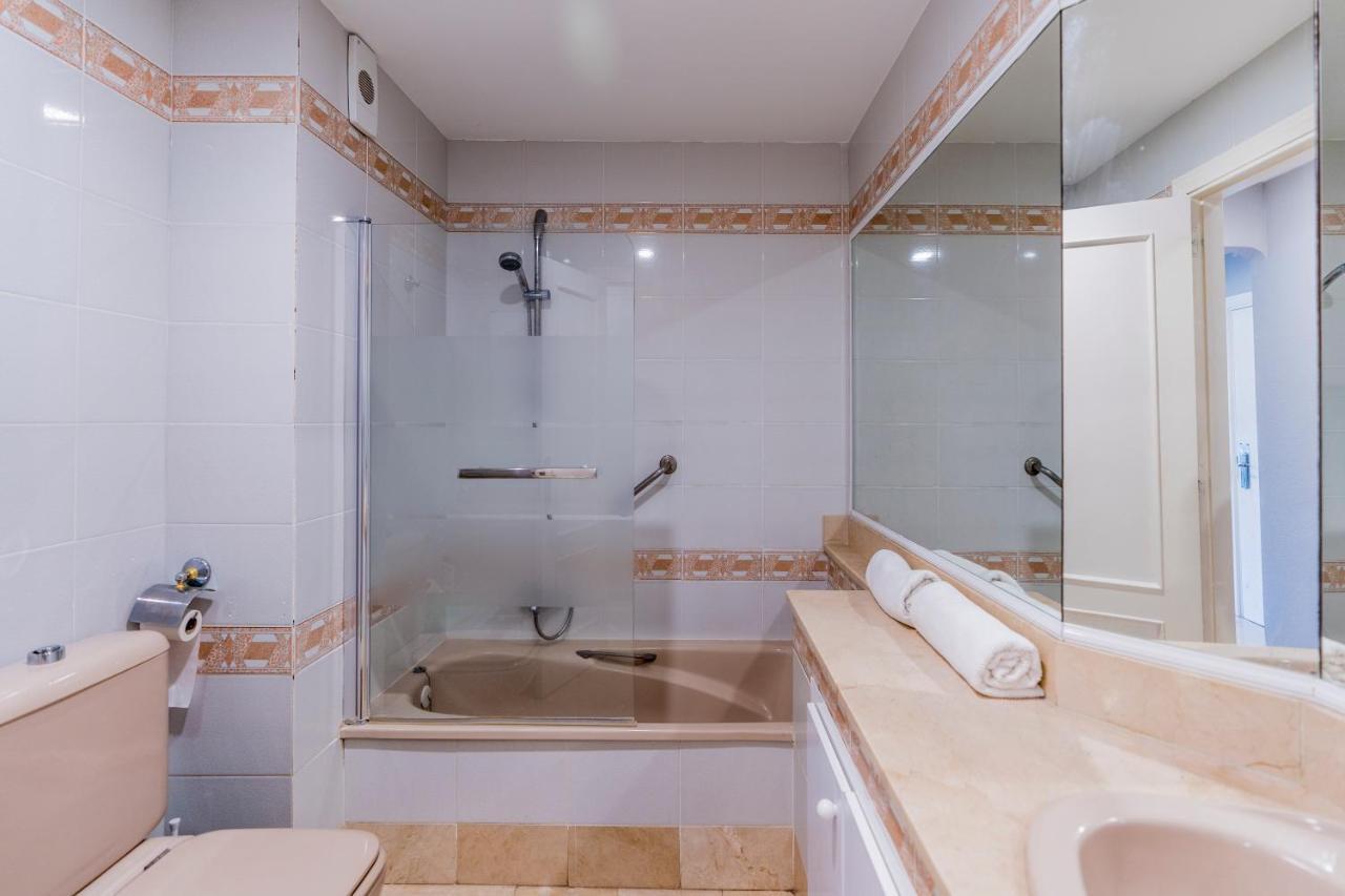 Beautiful 2 Bed With Pool And Golf Views Apartamento *