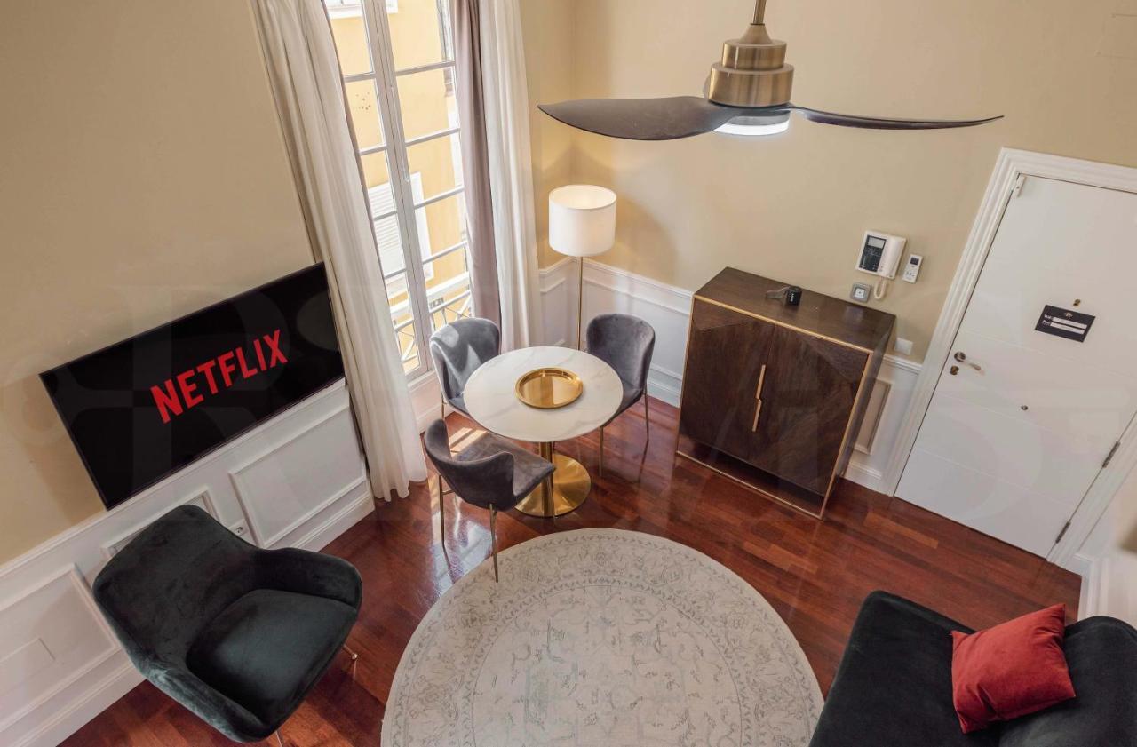 Duplex With Private Rooftop & View On San Juan Church By Rems Apartment