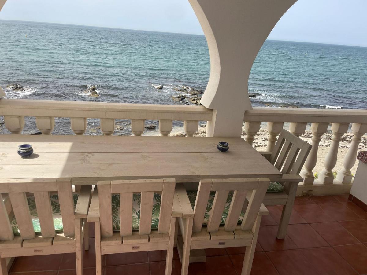 Primera Línea De Playa Con Vistas Al Mar Apartamento