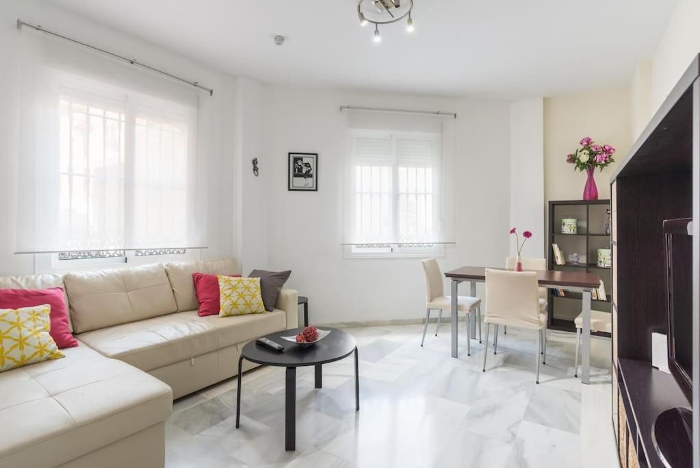 Apartment Bright, Quiet And Ground Floor In The Center