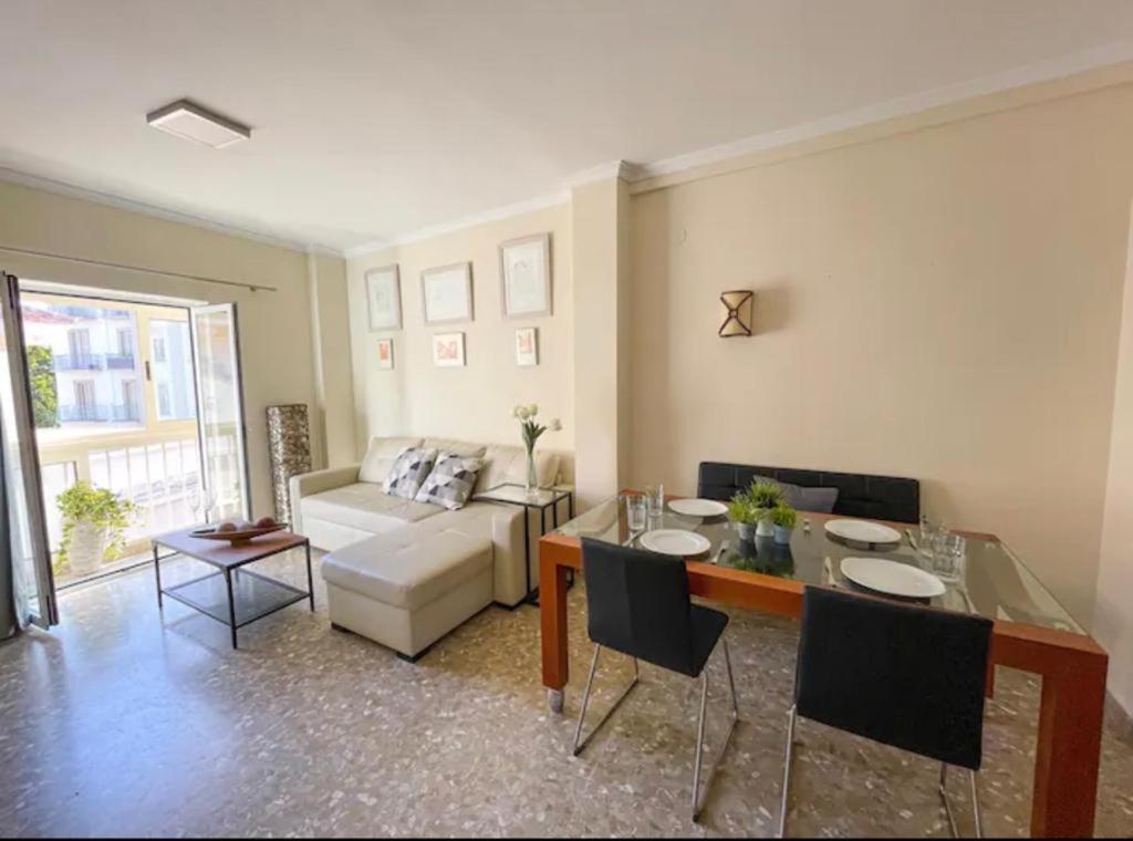 Apartamento Céntrico Muy Luminoso, Junto Al Teatro Romano Y Con Vistas A La Alcazaba Apartamento *
