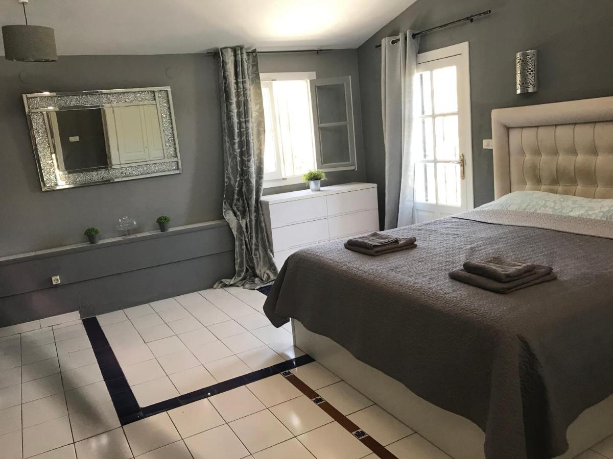 Villa Stunning 3 Bed Finca With Attached 2 Bed Casita With Sea And Mountain Views Málaga