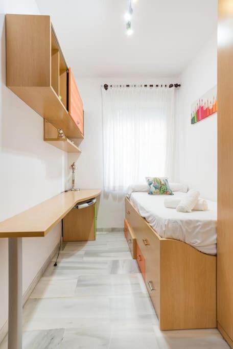 Bright, Quiet And Ground Floor In The Center Apartment *