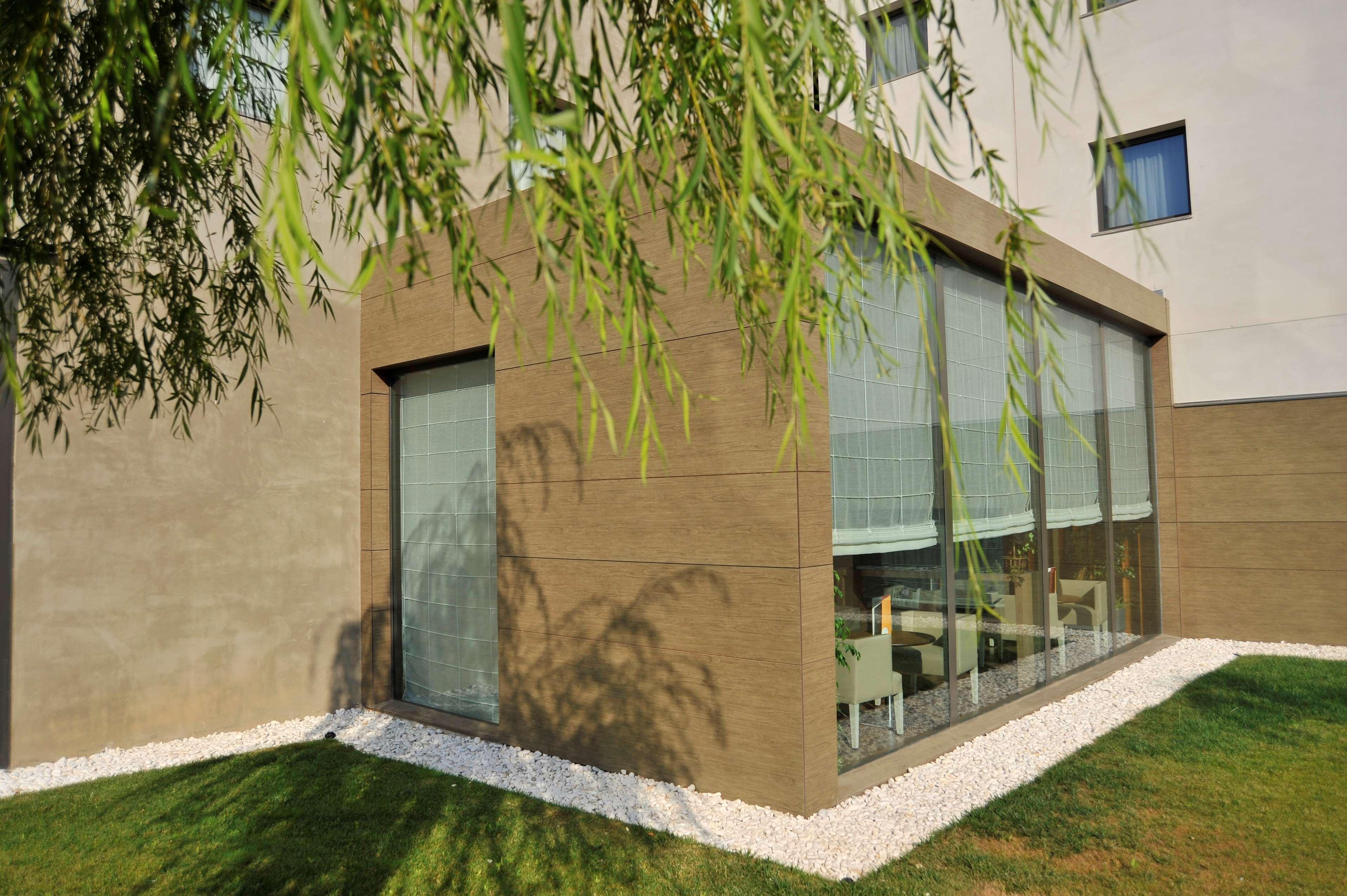 Hotel Campanile Airport 3*