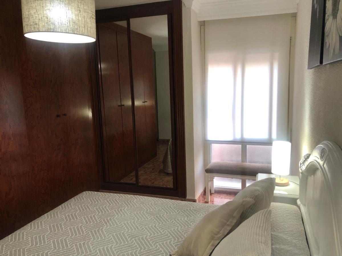 Piso En Pedregalejo A 50m De La Playa. Apartamento *