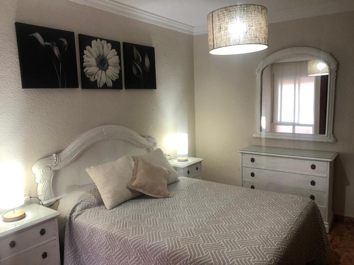 Apartamento Piso En Pedregalejo A 50m De La Playa. Málaga