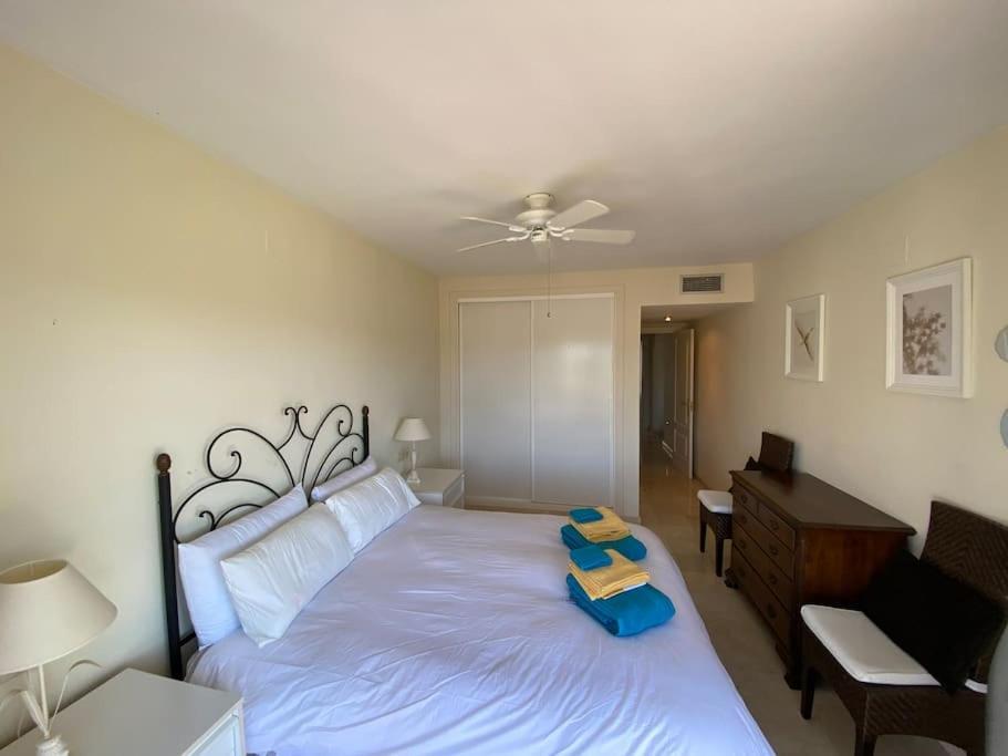 Luxury Large 2 Bedroom Frontline Golf Apartment *