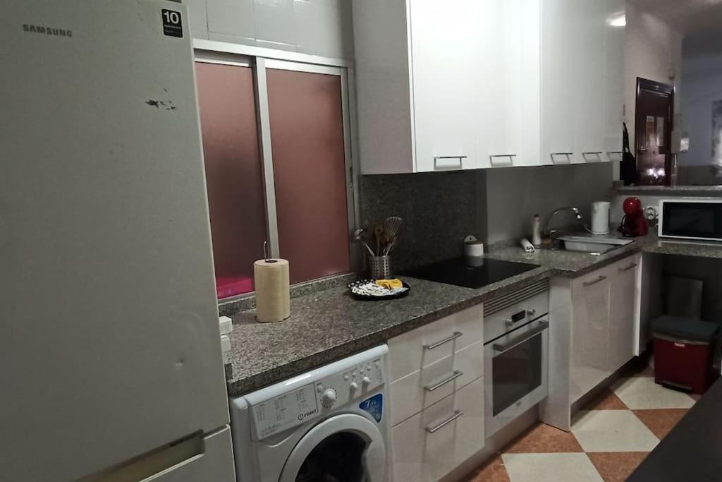 Acogedor Apartamento ¡a 10 Minutos Del Centro De Málaga! *