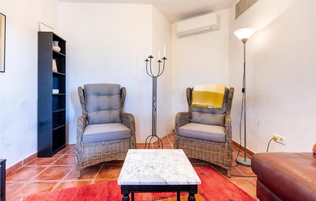 Pet Friendly In Iznate With Kitchen