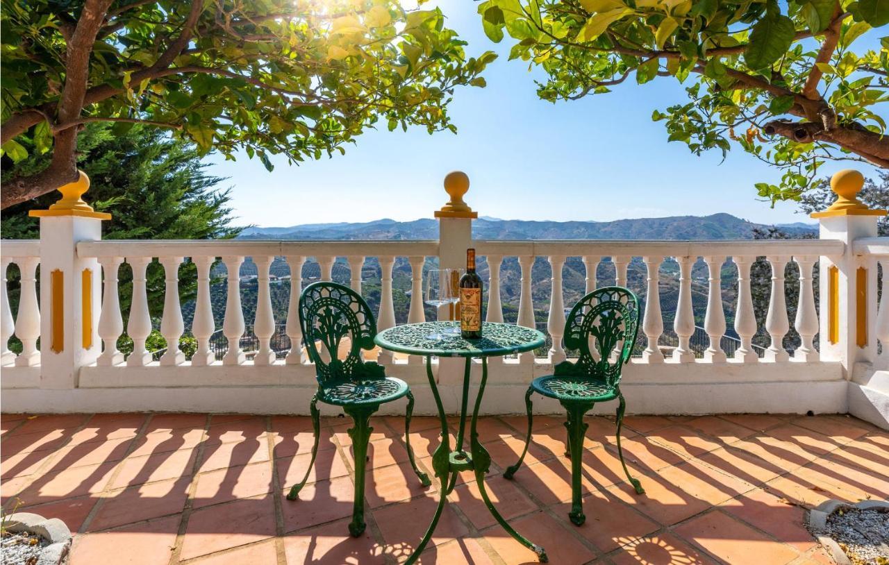 Pet Friendly In Iznate With Kitchen Сasa de vacaciones