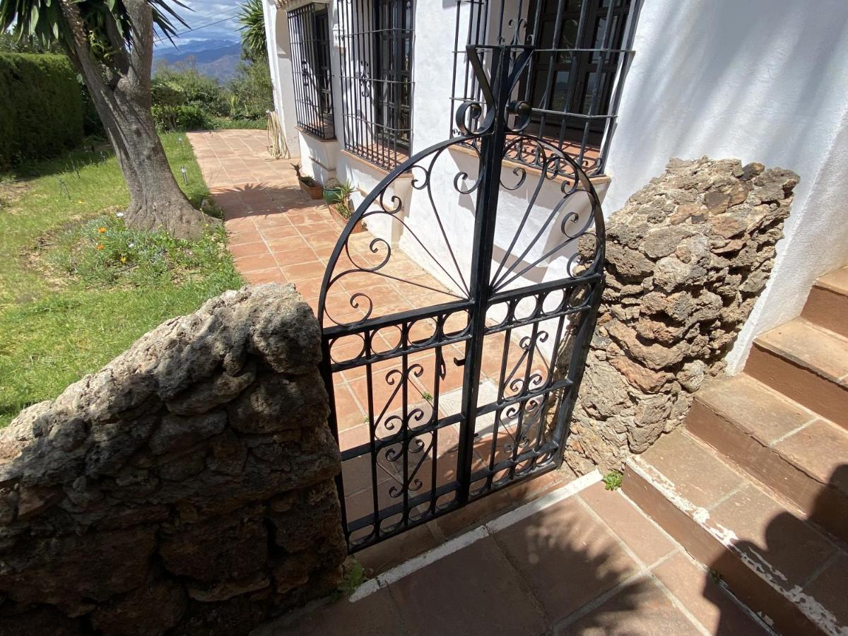 Terraced House In The Mountains With Fantastic View Сasa de vacaciones Málaga