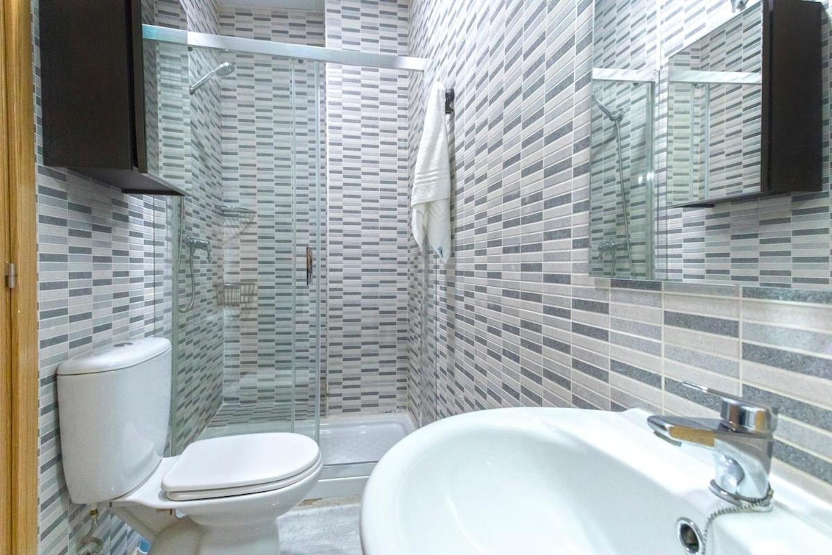 -malagasunapts- Freeparking Shared Pool Apartment
