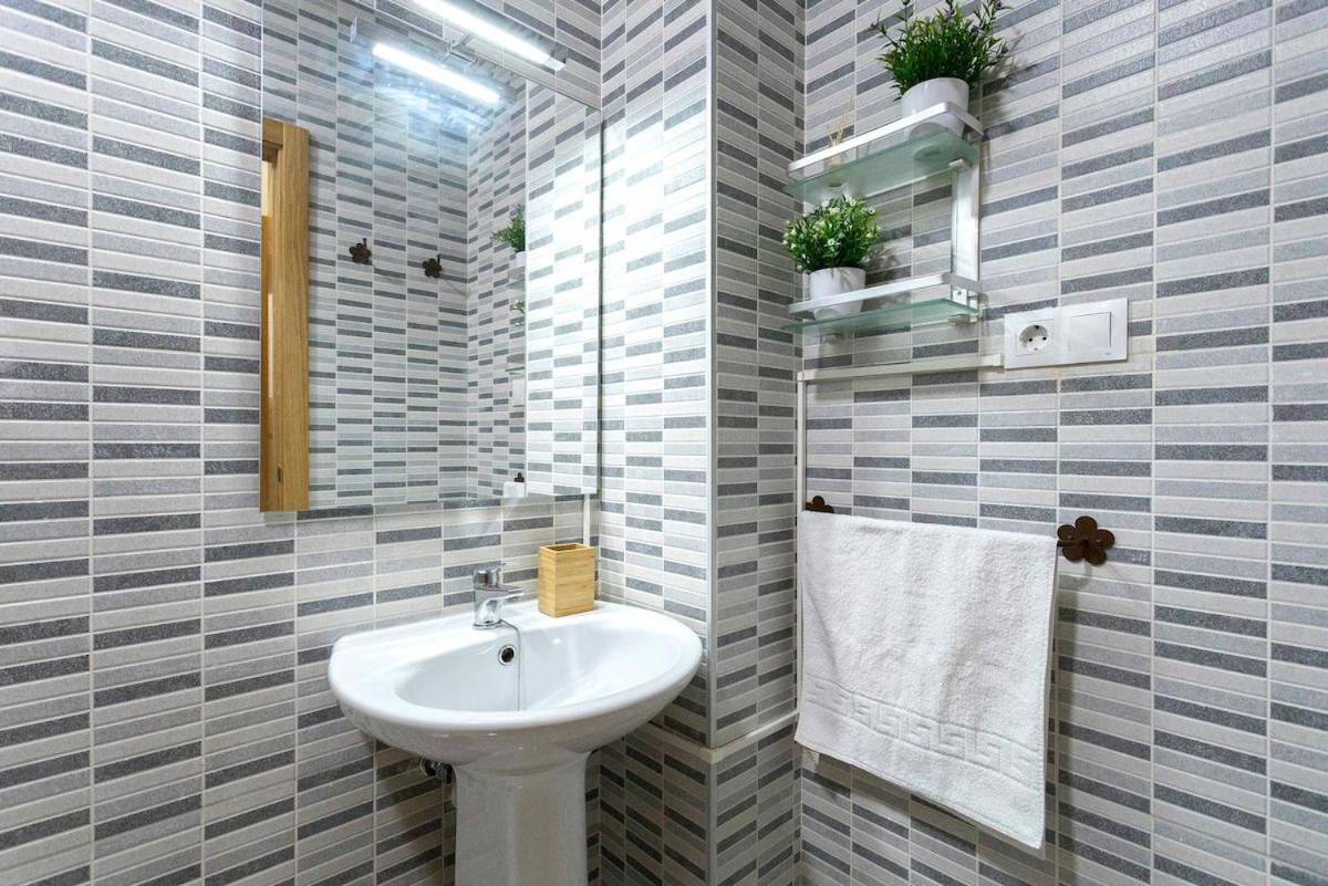 -malagasunapts- Freeparking Shared Pool Apartment Malaga