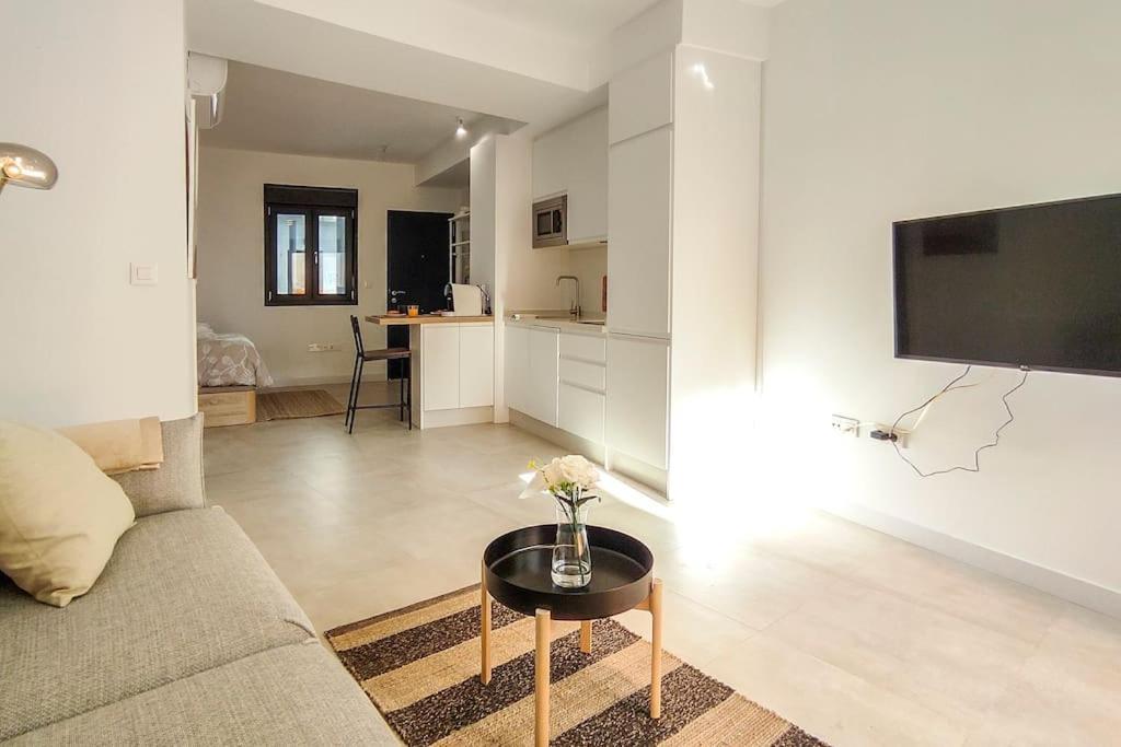 Charming Studio In Center By Sharingco.