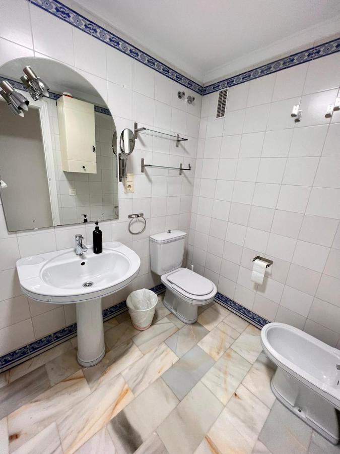 Malagatravelbook Piscina Y Parking Gratis Málaga