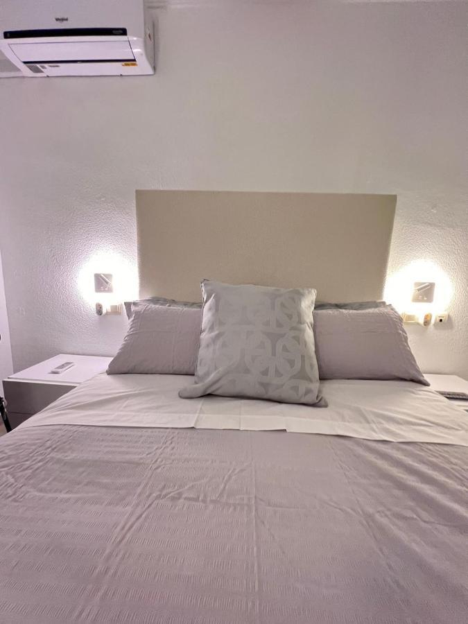 Malagatravelbook Piscina Y Parking Gratis Málaga
