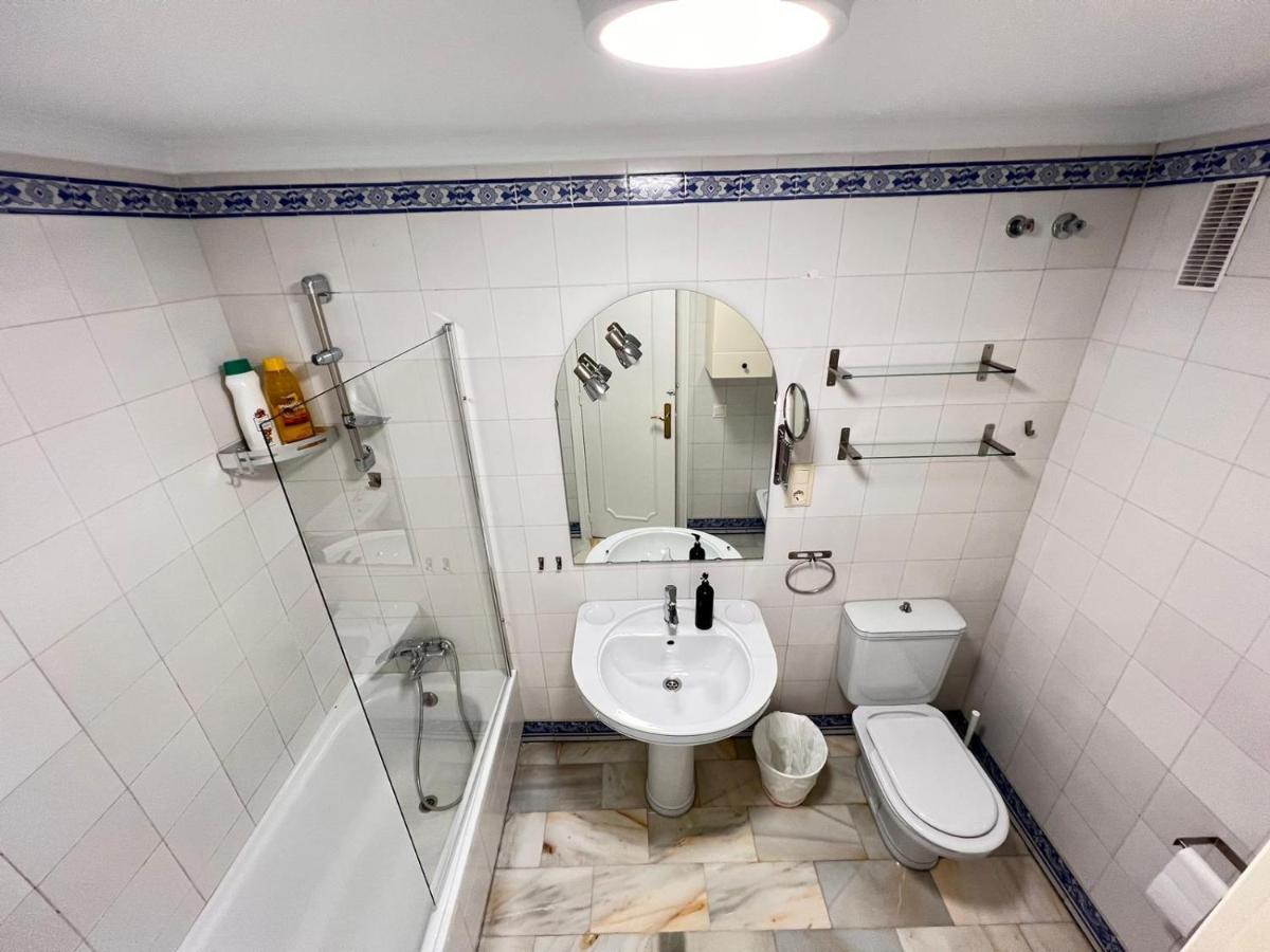 Malagatravelbook Piscina Y Parking Gratis Málaga