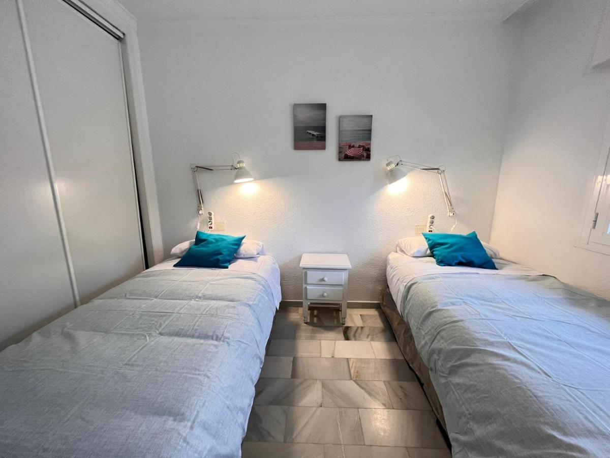 Malagatravelbook Piscina Y Parking Gratis Málaga