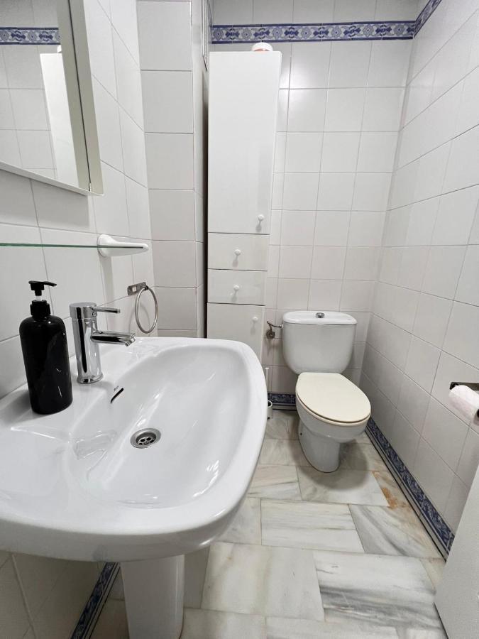 Malagatravelbook Piscina Y Parking Gratis Málaga