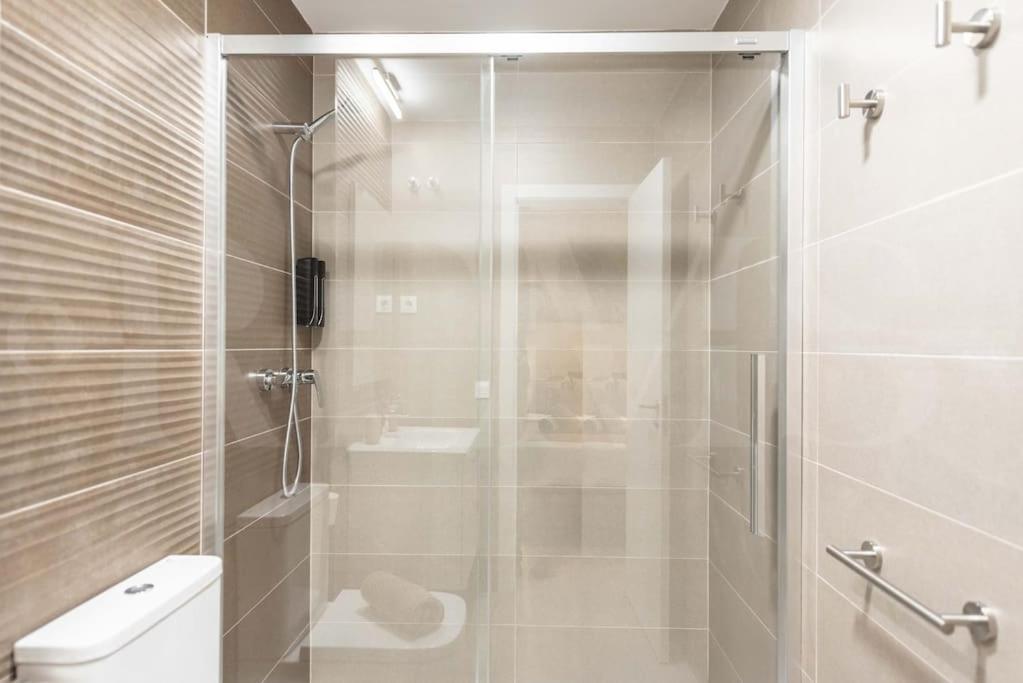 Modern With Patio & Parking By Rems Apartamento *