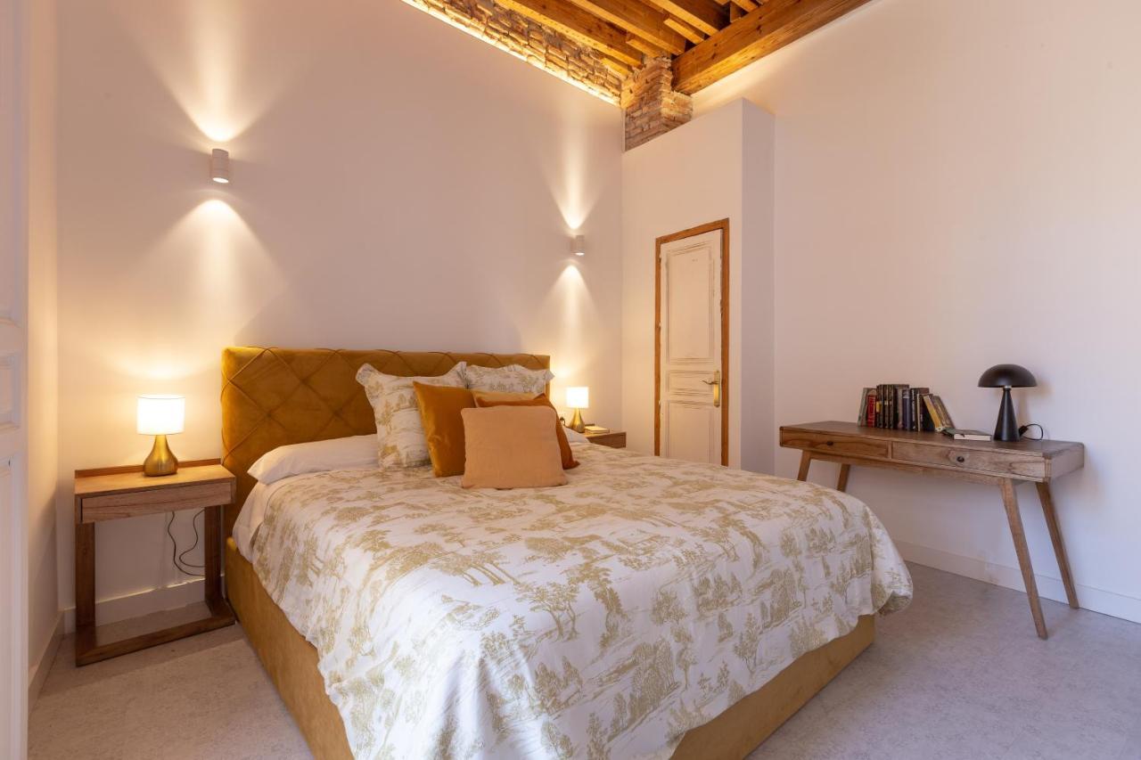 Wonderful With Three Bedrooms And Two Bathrooms In The Center