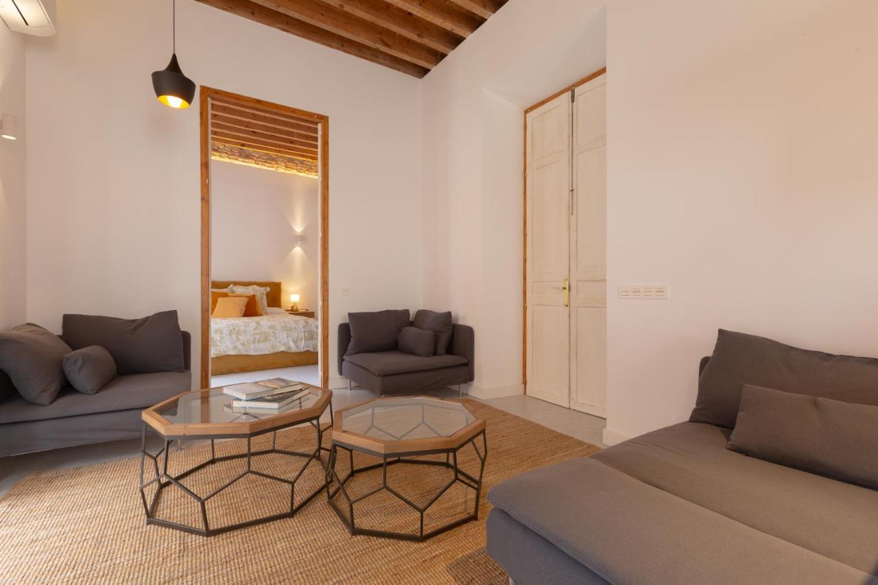 Wonderful With Three Bedrooms And Two Bathrooms In The Center *