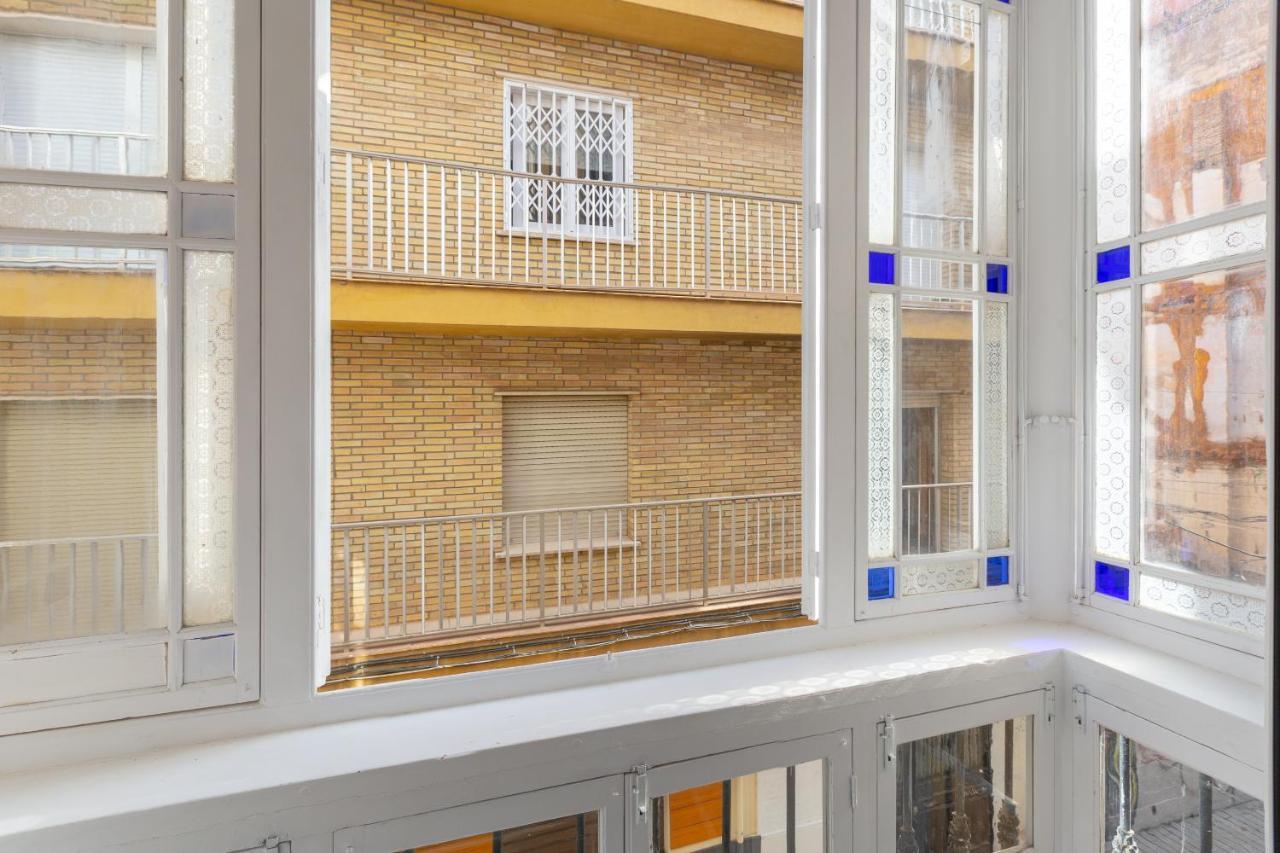 Wonderful With Three Bedrooms And Two Bathrooms In The Center *