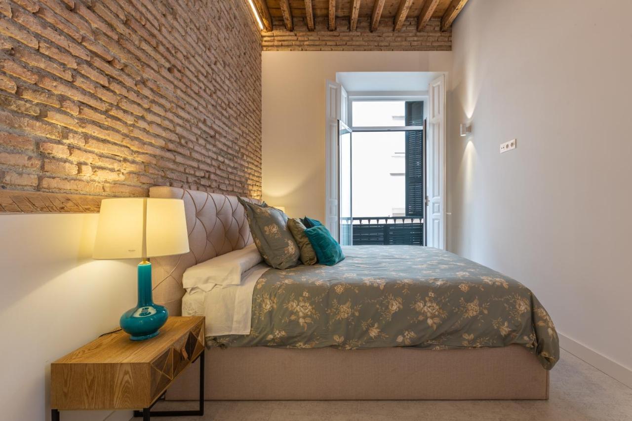 Wonderful With Three Bedrooms And Two Bathrooms In The Center *