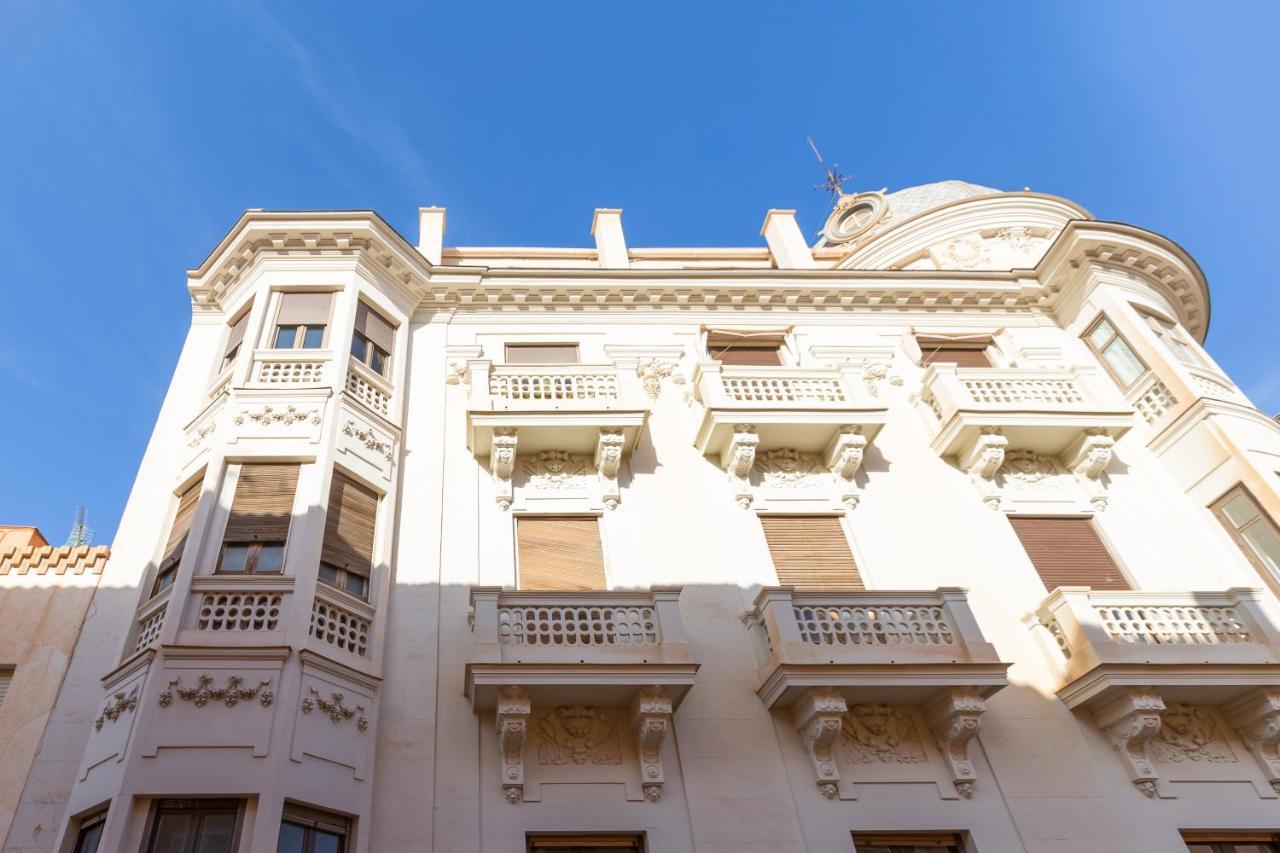 Atarazanas: De Dos * Málaga