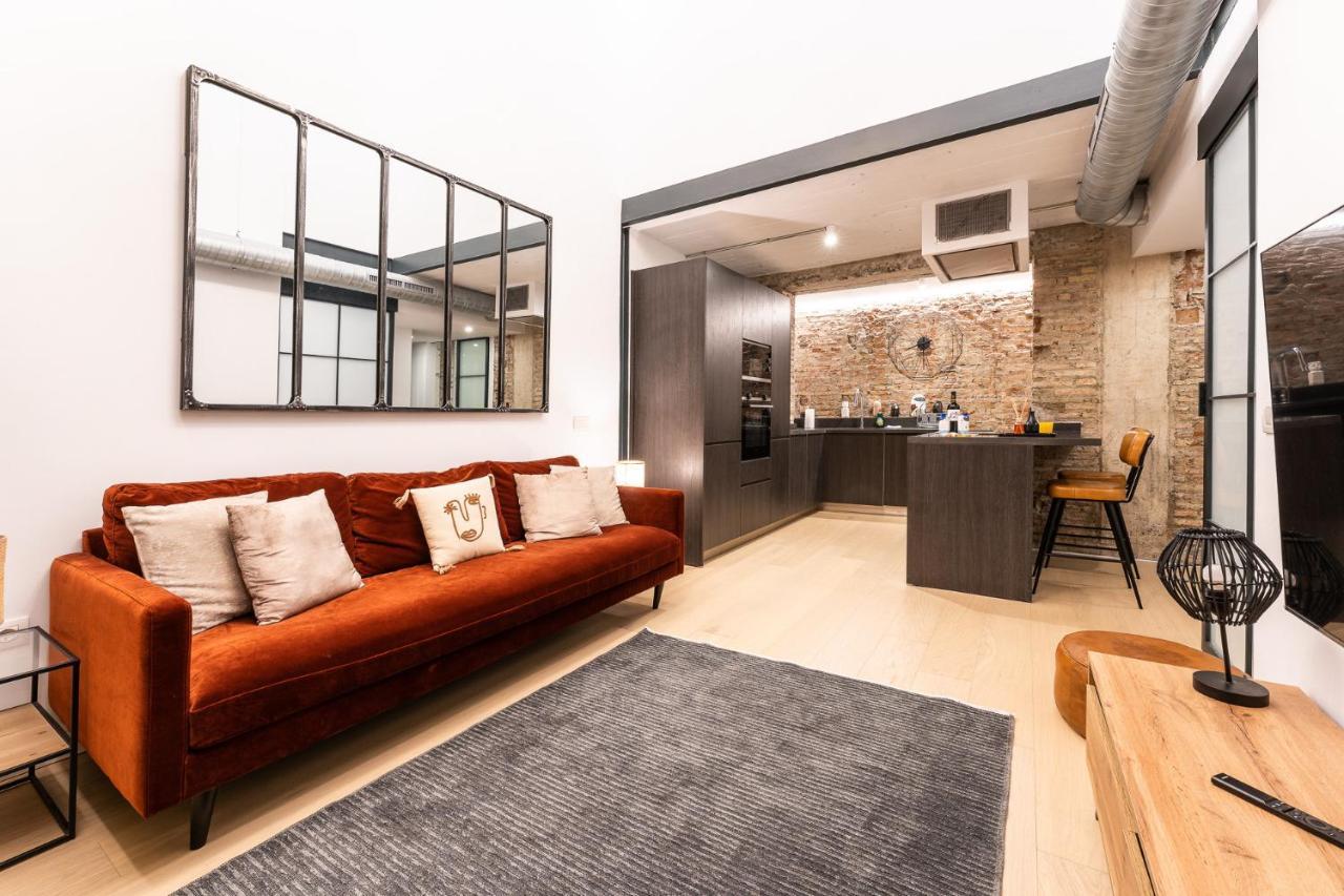 High Ceiling Gem In Heart Of Historic District
