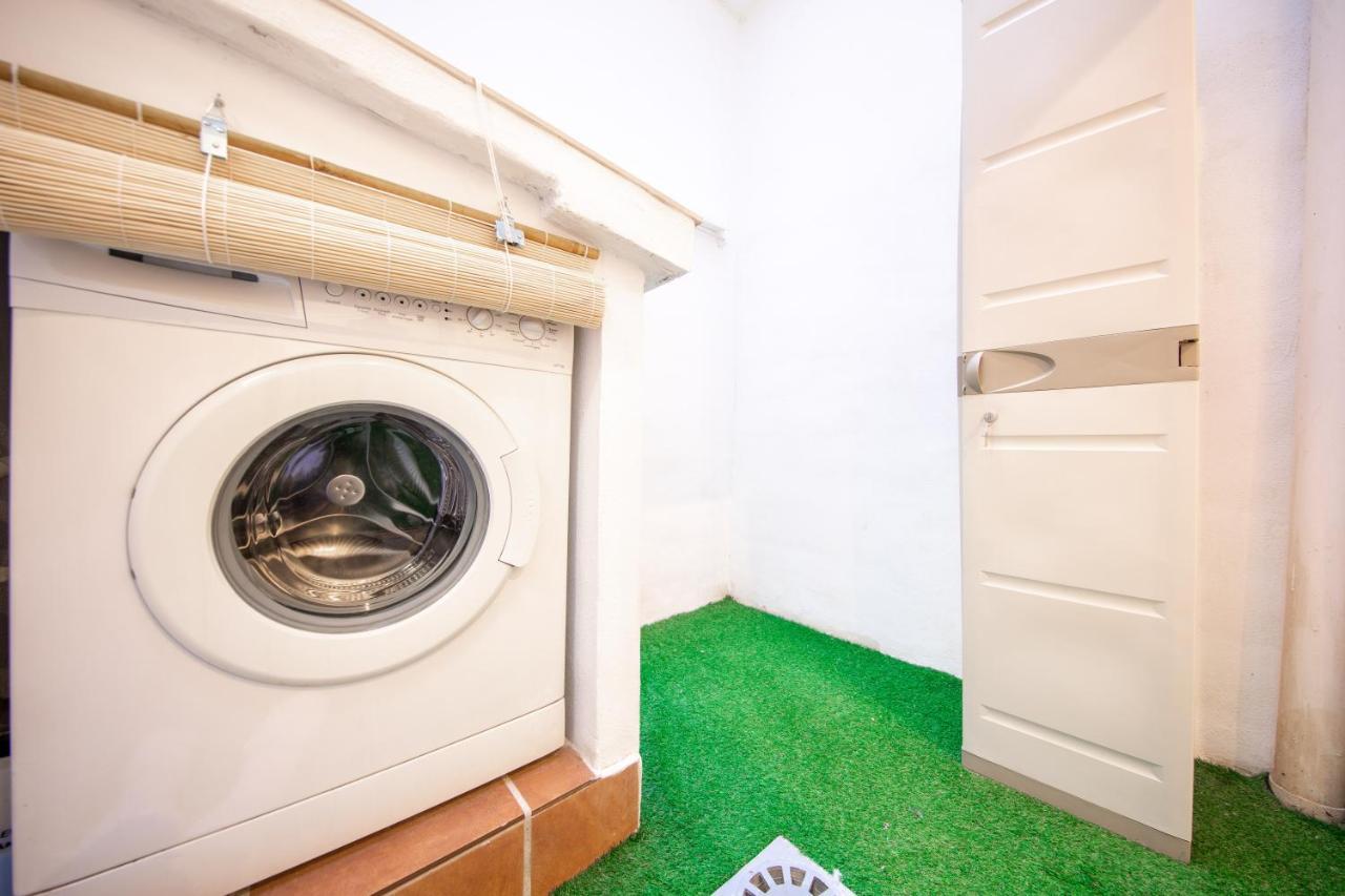 Apartment Carreteria, Central, Cosy With An Andalusian Patio