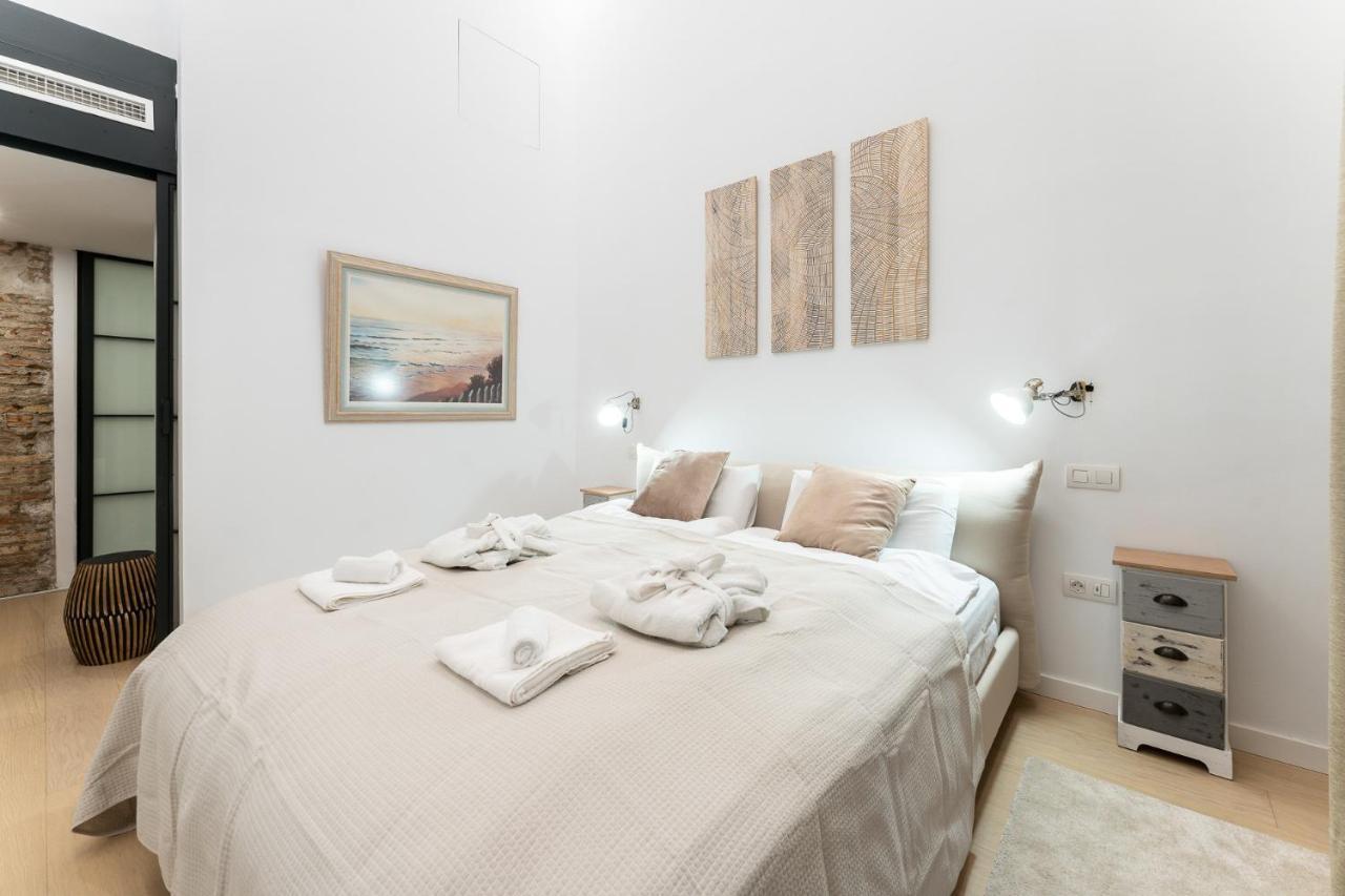 High Ceiling Gem In Heart Of Historic District * Málaga