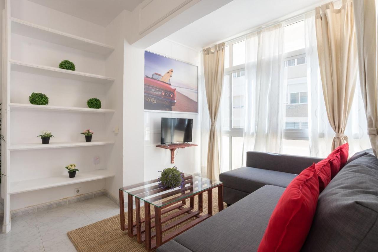 Bright Beachfront Apartamento *