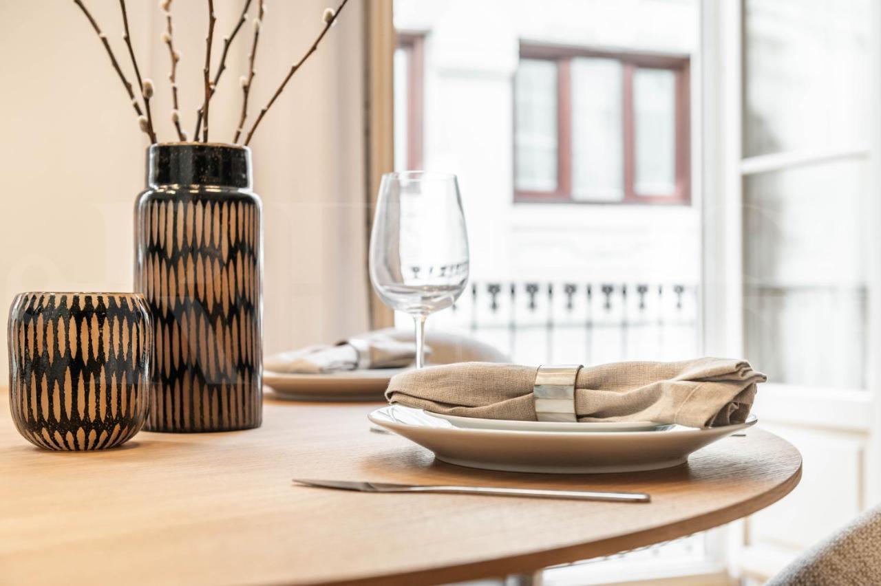 Classy In The Heart Of By Rems Apartment