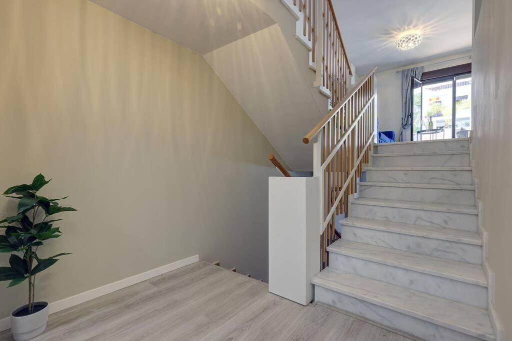 Apartment Stunning Modern Townhouse In Riviera Del Sol Malaga