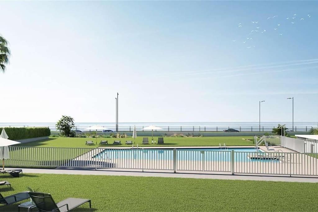 Apartamento Bajo Con Jardin En Primera Linea De Playa