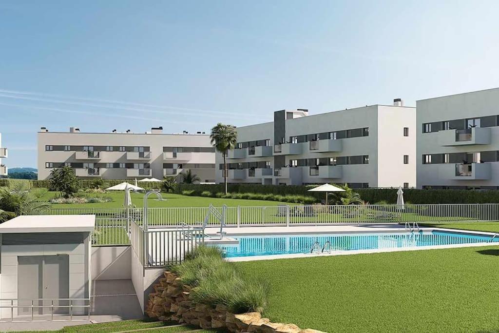 Bajo Con Jardin En Primera Linea De Playa *