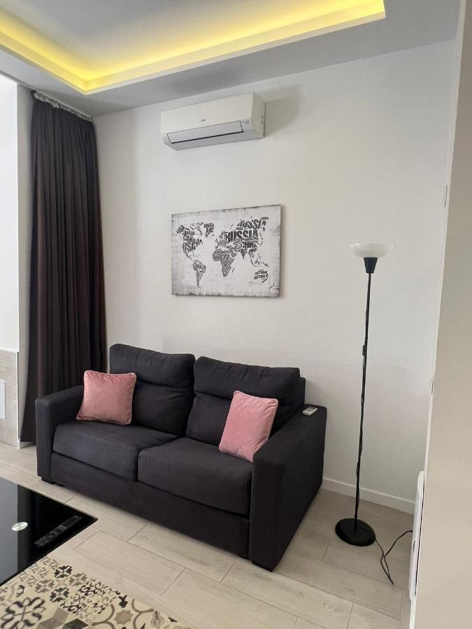Apartment Hermoso Piso A 3 Min De La Estacion De Bus Y Tren Ave *