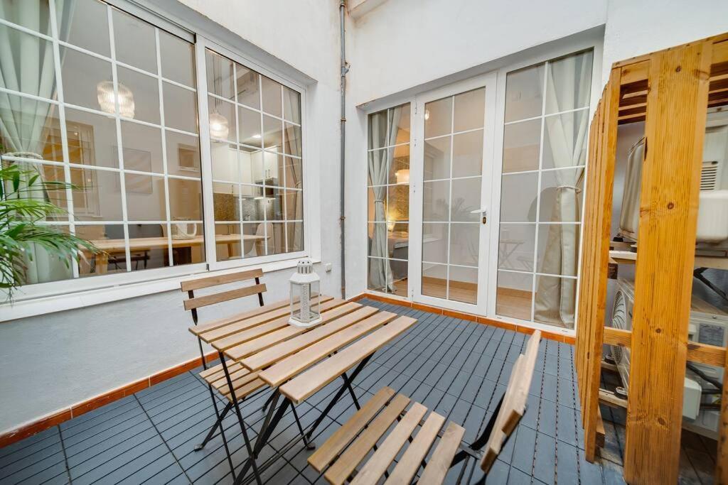 Encantador Con Patio Apartamento *