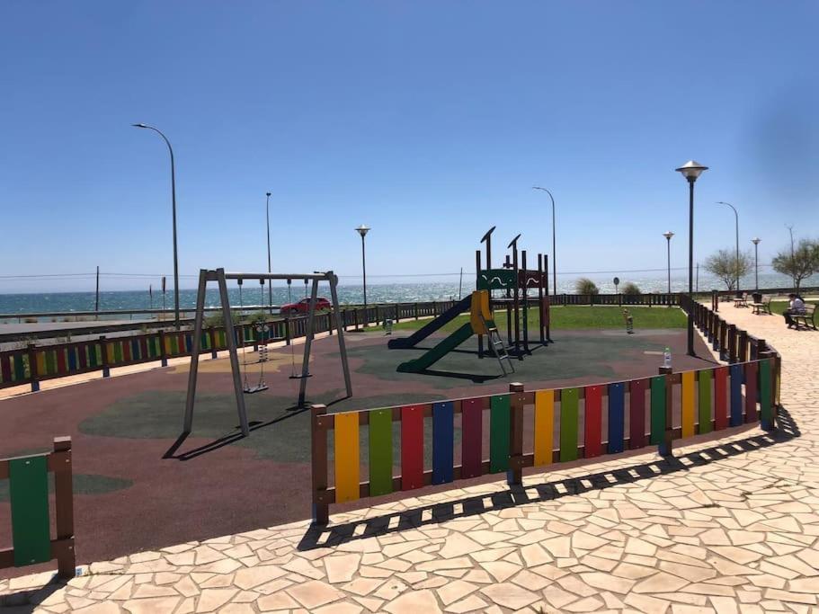 Apartamento Bajo Con Jardin En Primera Linea De Playa Málaga