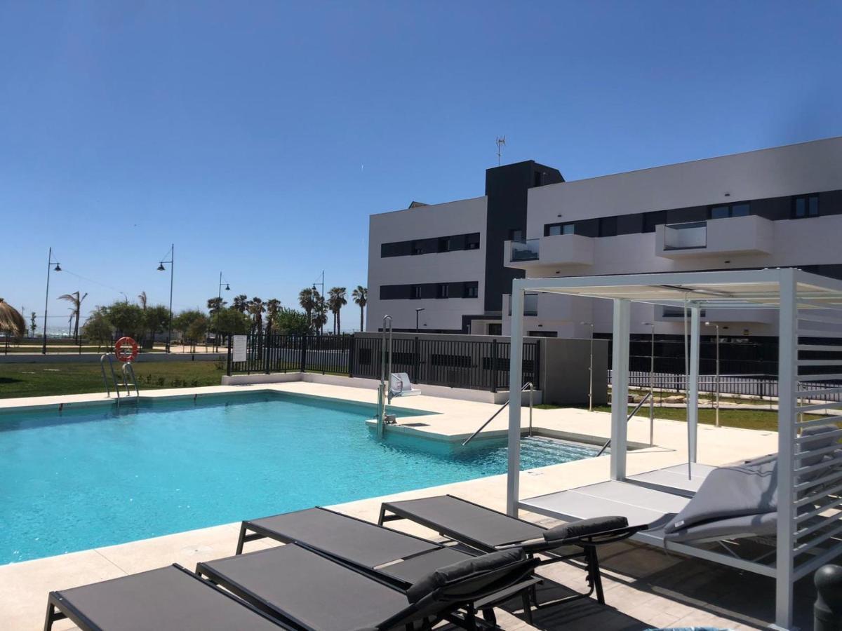 Apartamento Bajo Con Jardin En Primera Linea De Playa *