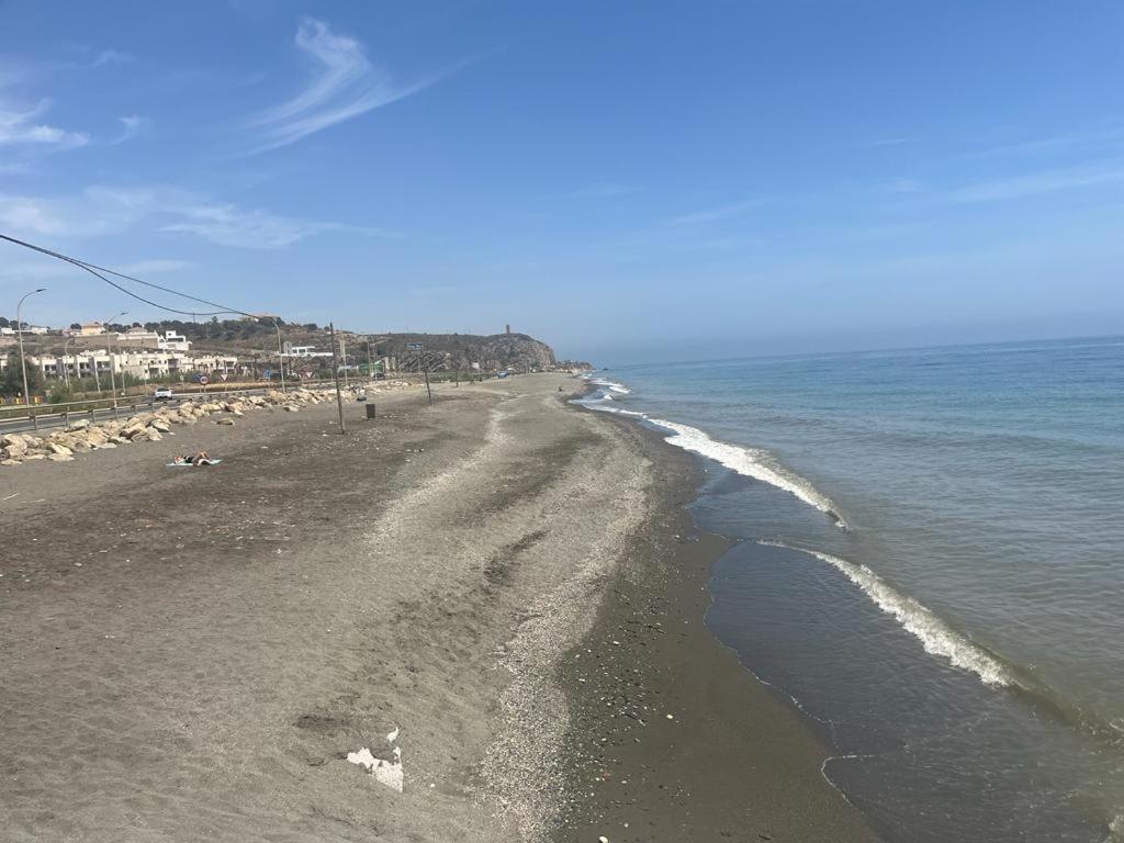 Bajo Con Jardin En Primera Linea De Playa * Málaga