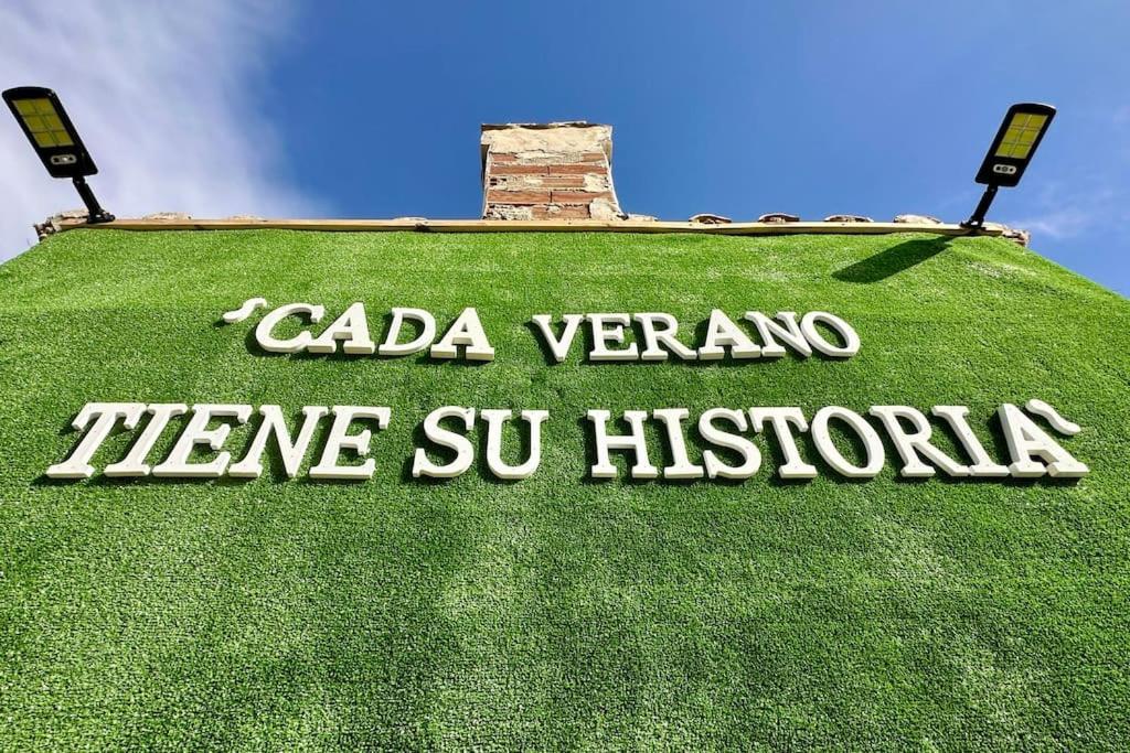 De Diseno Con Piscina Y Barbacoa Сasa de vacaciones